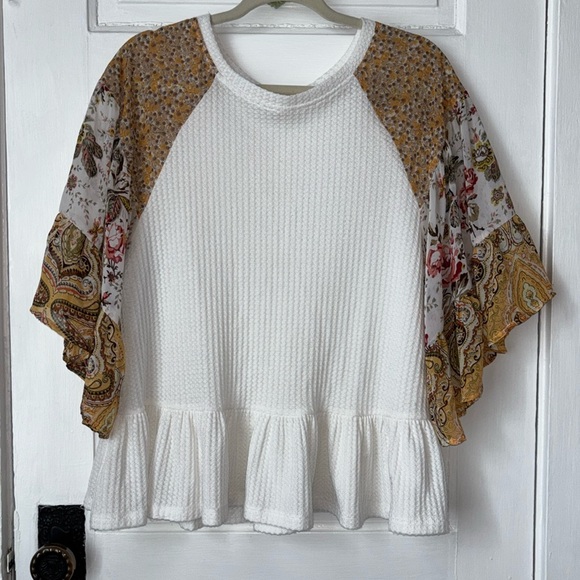 UMGEE OVERSIZED WAFFLE KNIT PEPLUM WITH SHEER FLORAL  SLEEVES - Picture 2 of 9